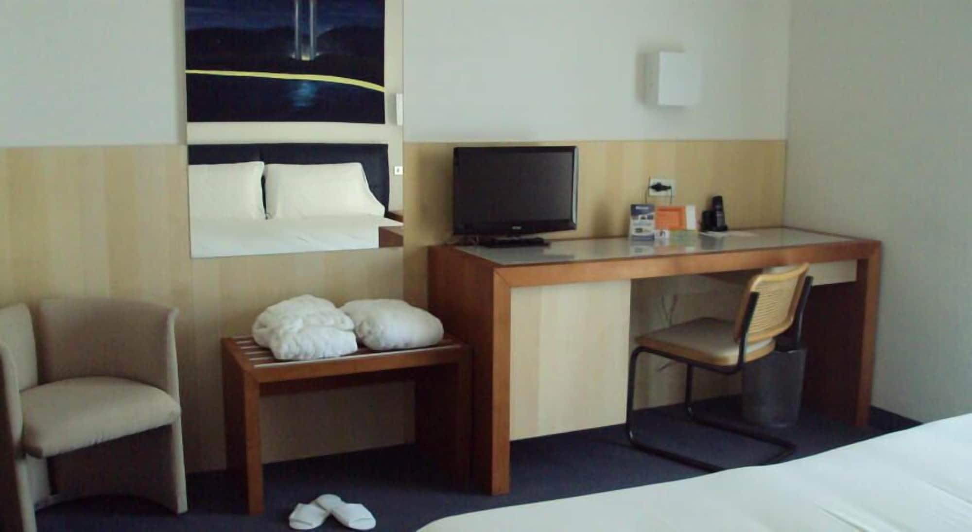 Arte Hotel بيرودجا المظهر الخارجي الصورة